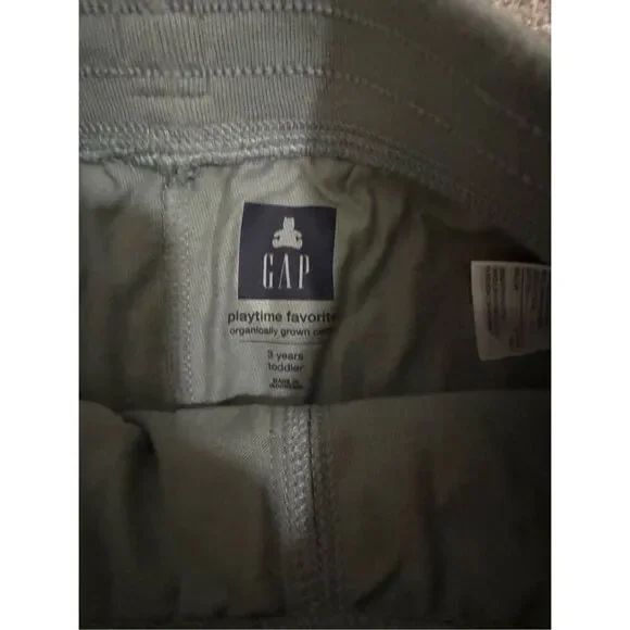 Boys 3T organic cotton shorts new without tags from Gap - Picture 2 of 3